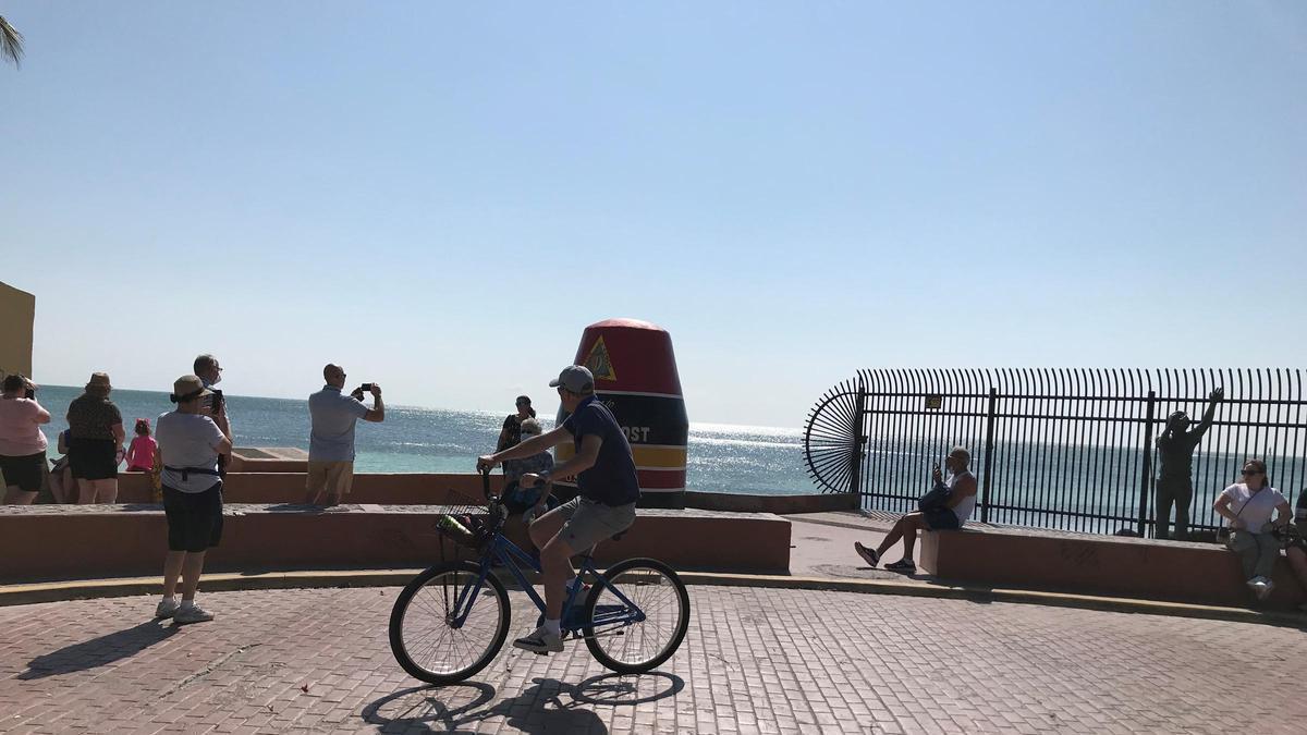 Sube un 5,1% el número de españoles que residen en el extranjero.