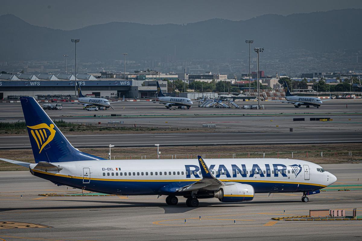 Aviones de la compañía Ryanair en el aeropuerto de El Prat de Barcelona.