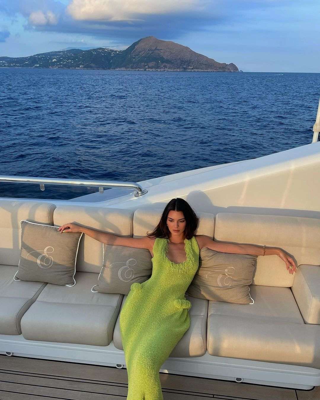 Kendall Jenner con el vestido 'toalla' que será tendencia este septiembre