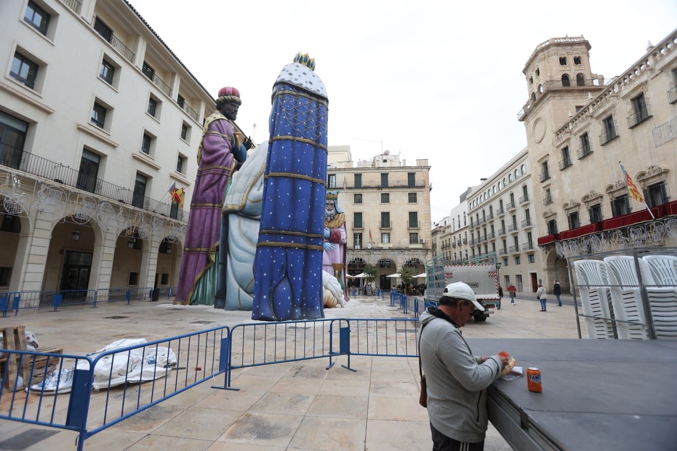 Se armó el Belén en Alicante, así luce el monumental nacimiento en la Plaza del Ayuntamiento