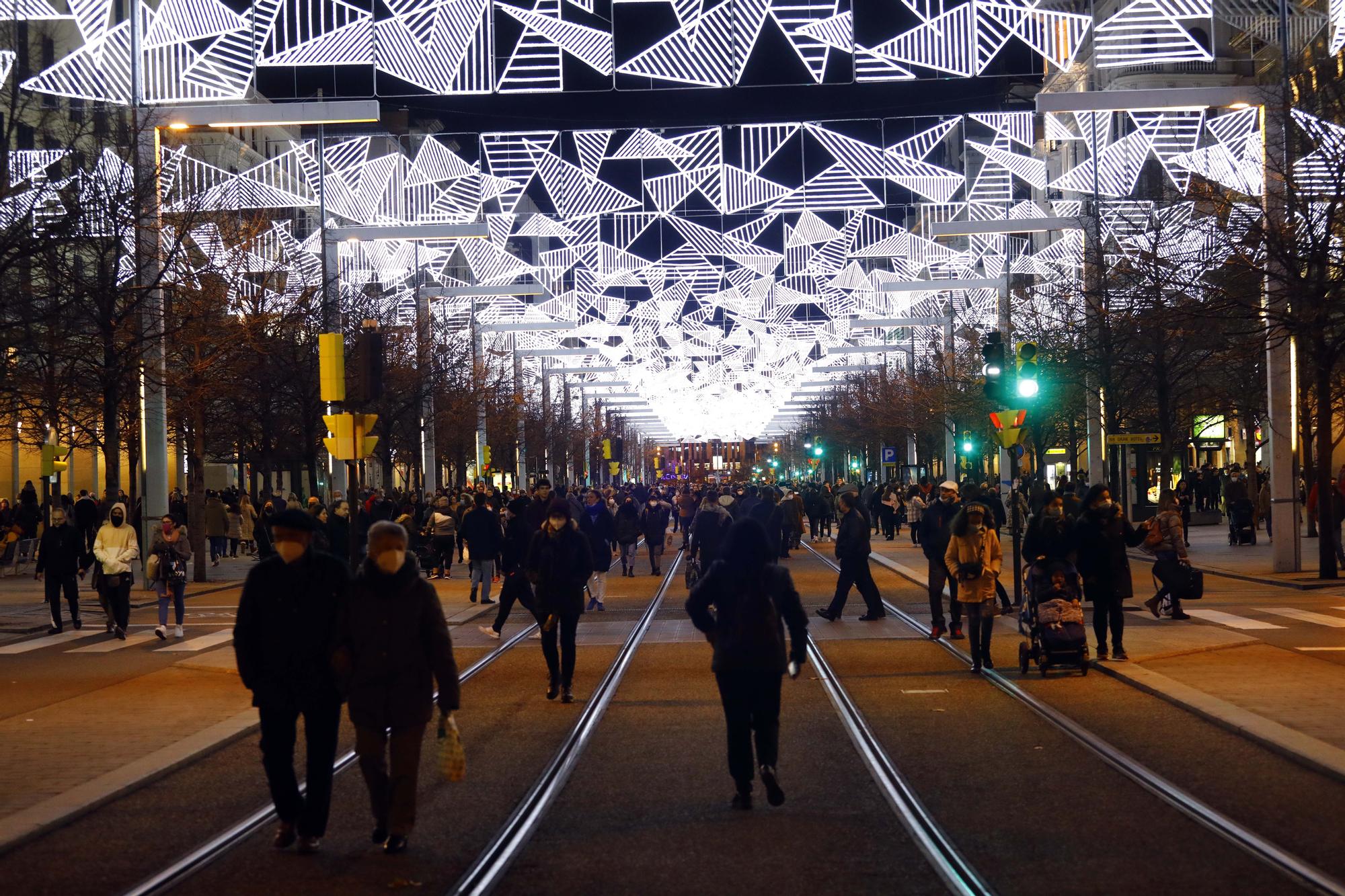 Zaragoza enciende la Navidad