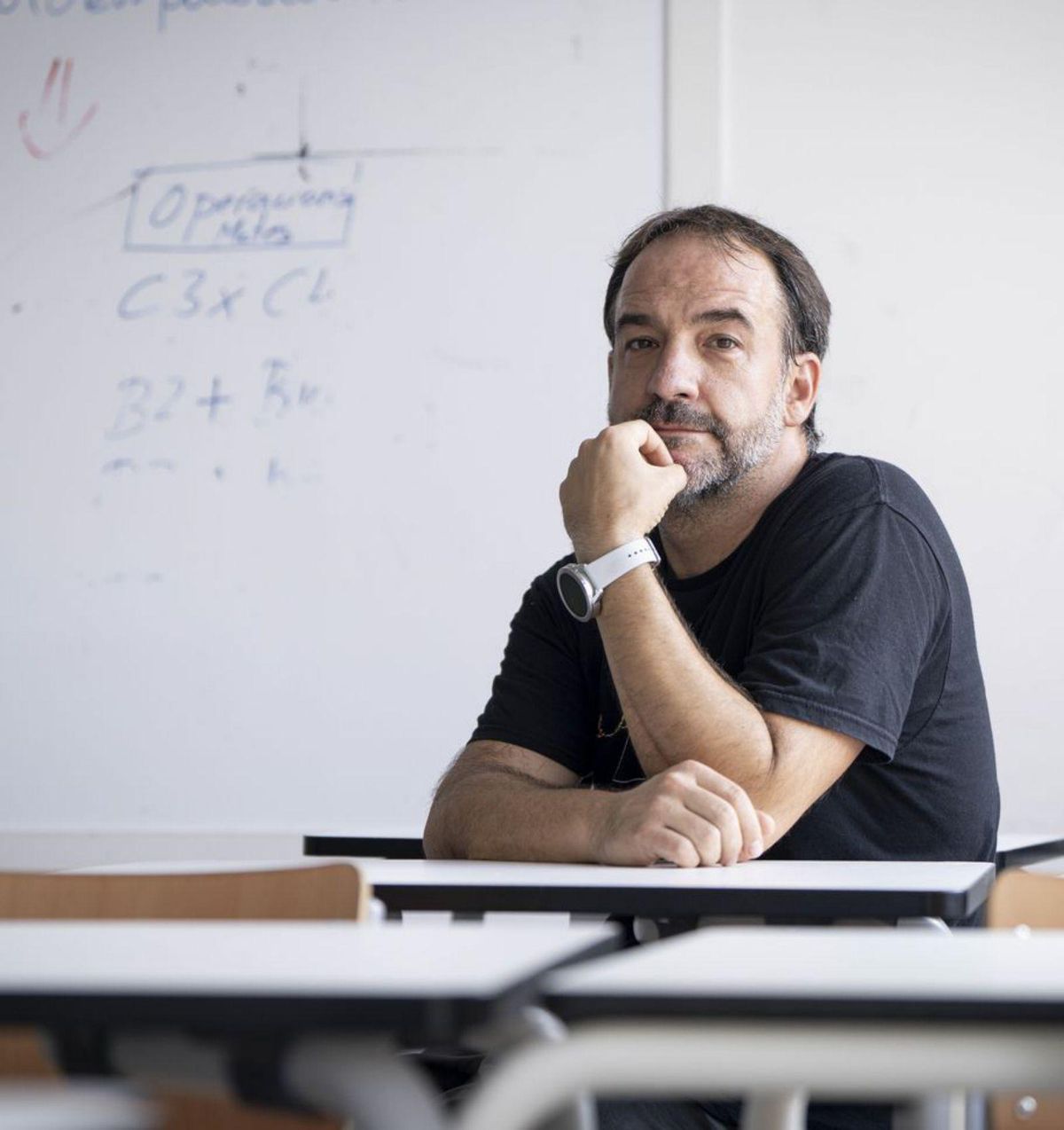 Miquel Carceller, cap d’estudis de l’institut El Joncar de Barcelona: "No és que els nois d’avui siguin pitjors, és que no se’ls ha exigit" Miquel Carceller, cap d’estudis de l’institut El Joncar de Barcelona: "No és que els nois d’avui siguin pitjors, és que no se’ls ha exigit"