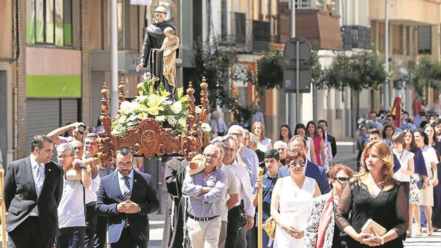 La procesión antoniana finaliza en Sant Pasqual