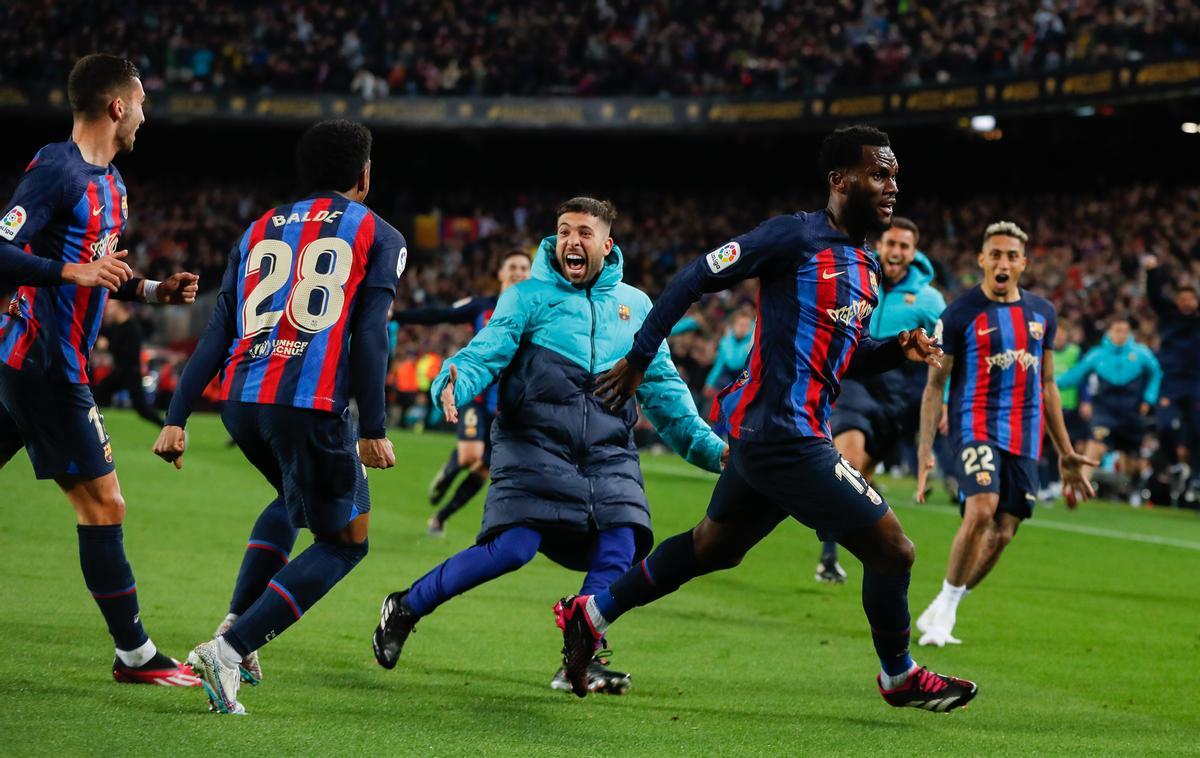 Kessié celebra el gol de la victoria del Barça ante el Real Madrid, en el clásico liguero del Camp Nou de la pasada temporada.