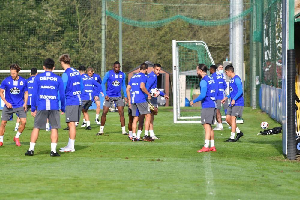 Fernando Vázquez pudo contar con toda su plantilla excepto Rui Costa y el fabrilista Sanmartín. Ambos se entrenaron con el readaptador, Fran Molano, entre el gimnasio y el césped.