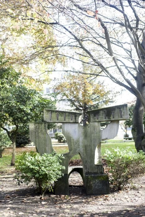 Monumentos de A Coruña pasan por el taller