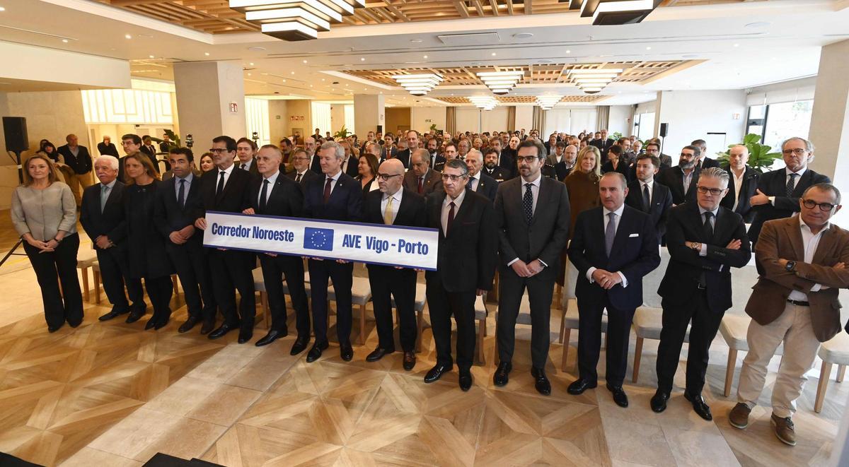 Acto de empresarios y políticos de Galicia y Portugal en Vigo en febrero de 2025 en favor del AVE Vigo-Oporto