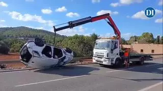 Espectacular accidente en Ibiza: un herido grave tras dar varias vueltas de campana