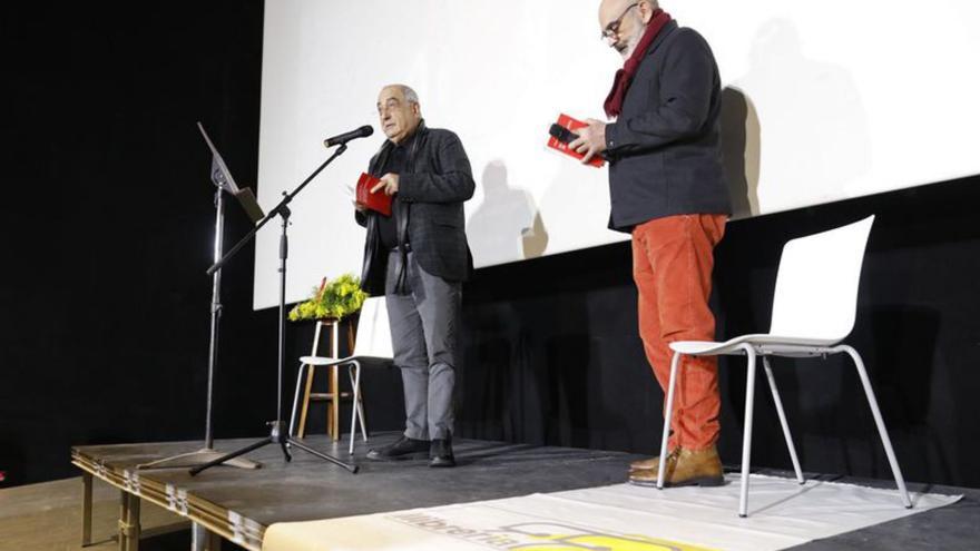 Narcís Comadira celebra 80 anys rebent el caliu dels amics