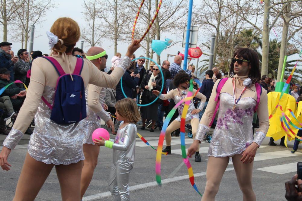 Roses viu un carnaval pletòric de gent i bon temps