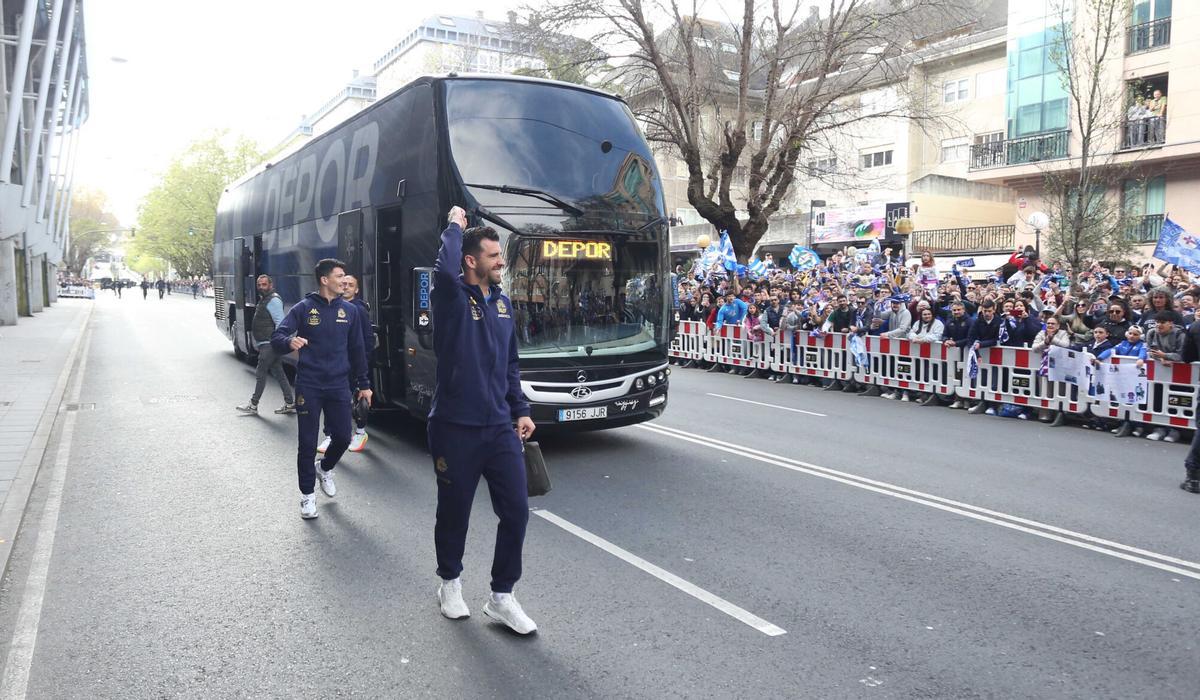 Así recibió el deportivismo al equipo antes del partido ante el Málaga