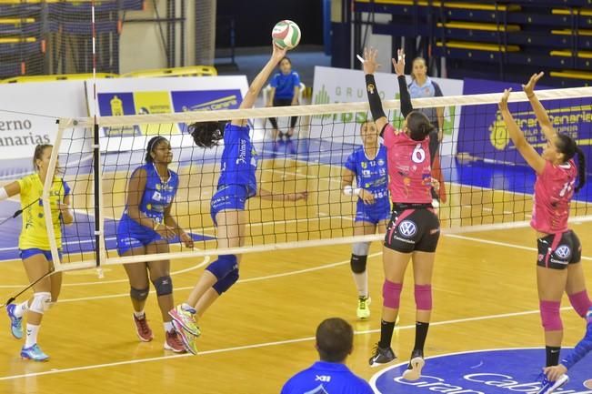 Partido de voleibol femenino entre IBSA y Haris