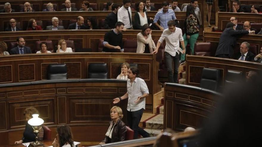 Iglesias se arroga el liderazgo de la oposición en un pleno convulso