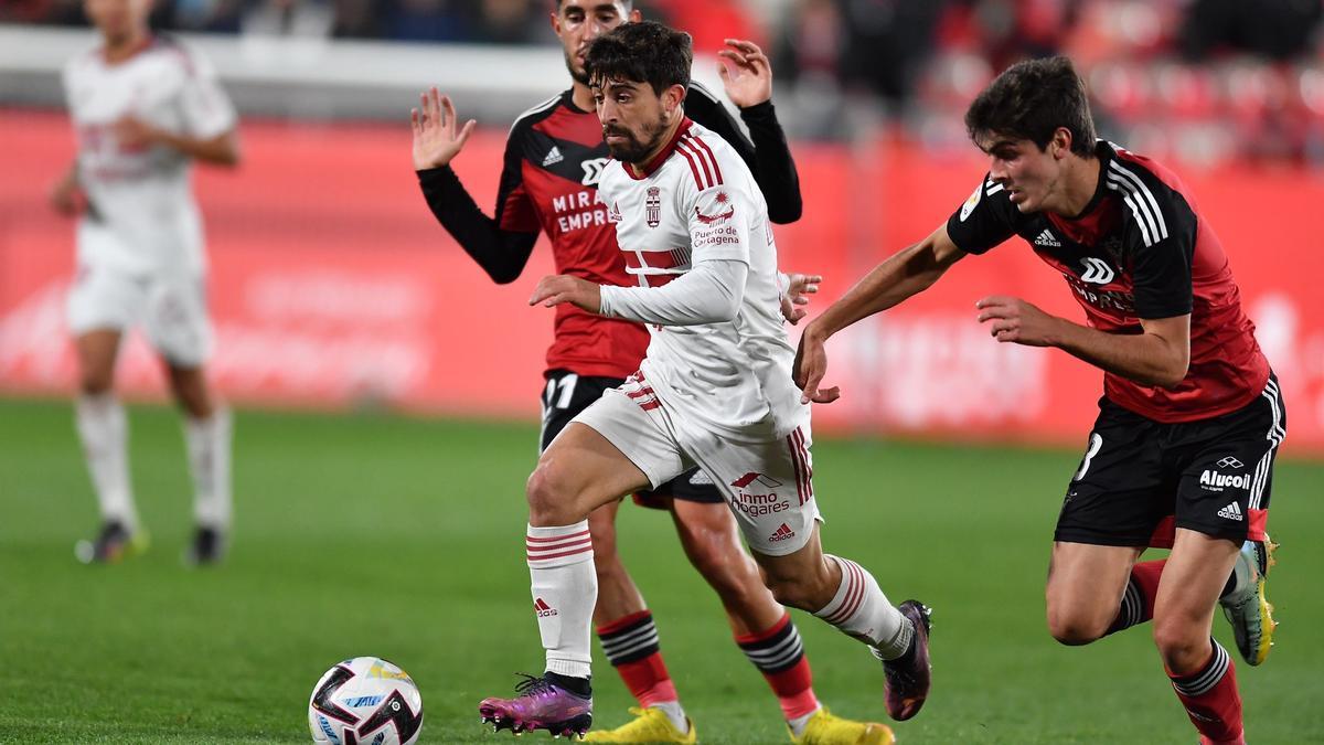 Jairo Izquierdo, en una acción del partido