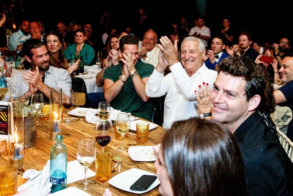 Un emocionado Anadón subió al estrado entre aplausos, palabras de agradecimiento y mucho cariño por parte del público presente