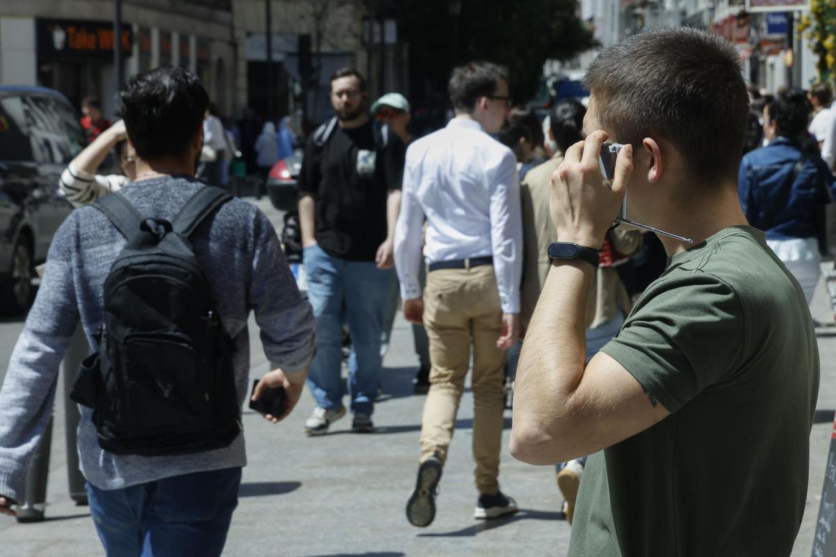 Informarse del apagón a través de la radio
