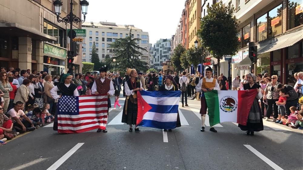 Oviedo celebra el desfile del Día de América en Asturias