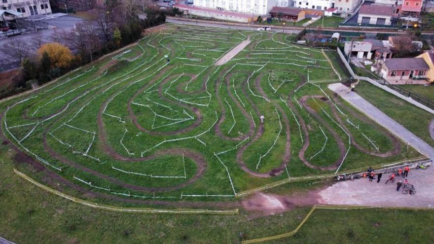 El campeonato asturiano de ciclocross reúne a 270 ciclistas en El Entrego