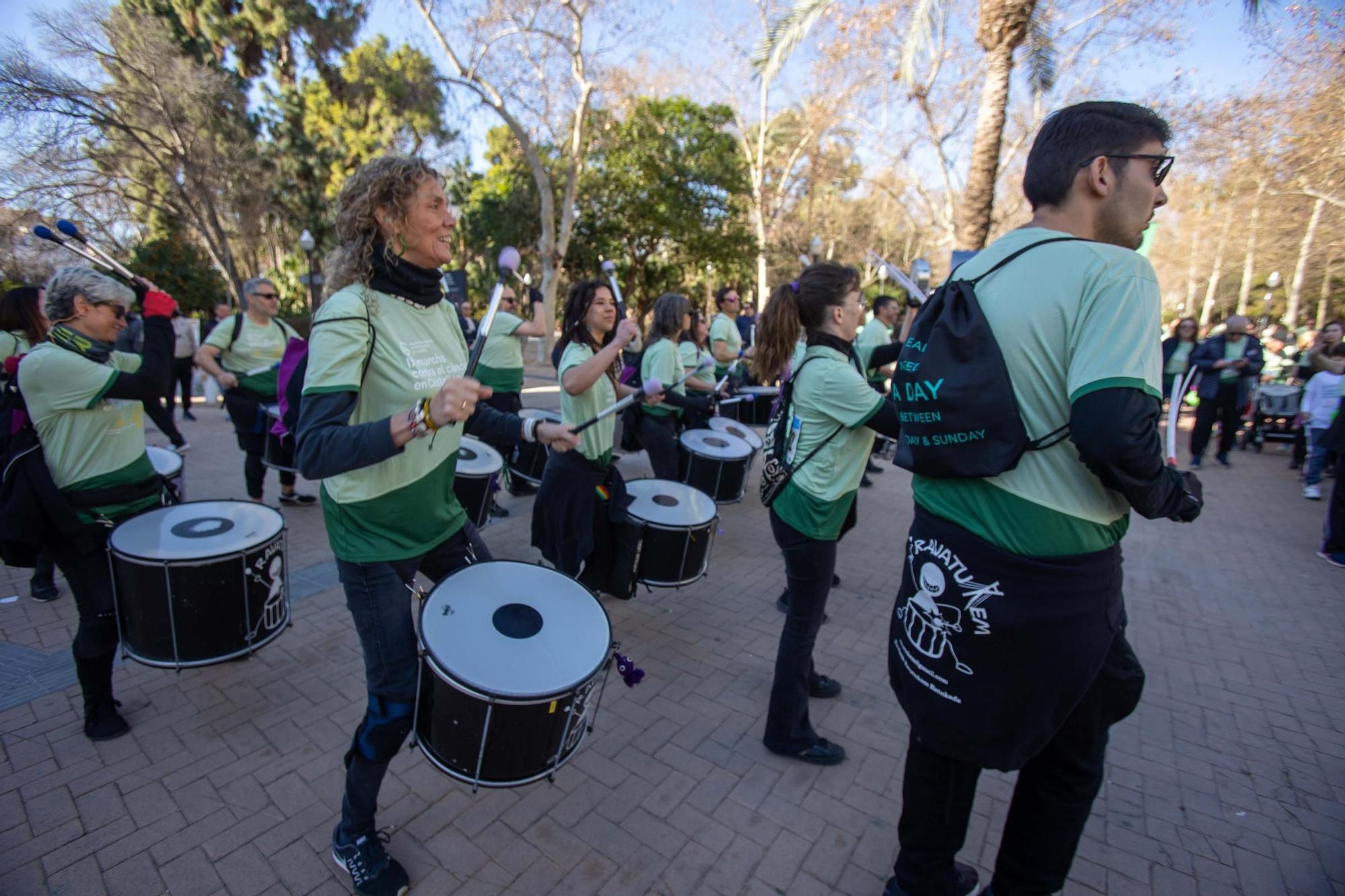 Búscate en la galería: Castelló se viste de verde en la IX marcha contra el cáncer