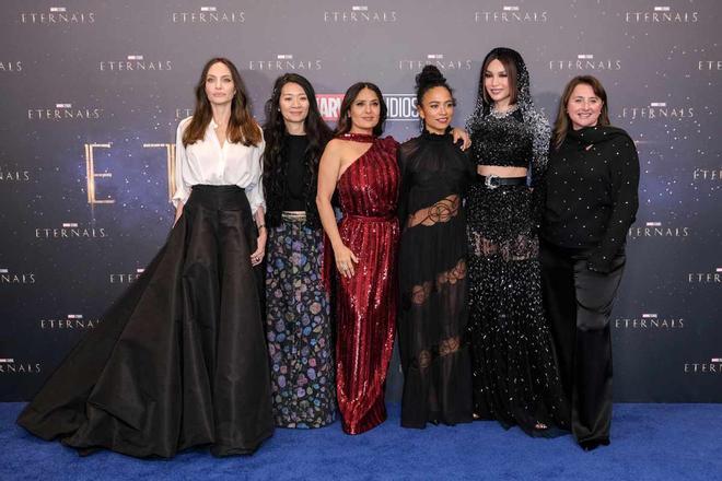 Angelina Jolie, Chloé Zhao, Salma Hayek, Lauren Ridloff, Gemma Chan y Victoria Alonso