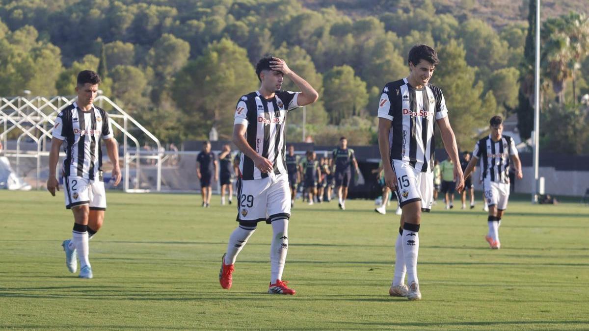 José Albert se marcha cedido al Zamora y el CD Castellón libera un dorsal