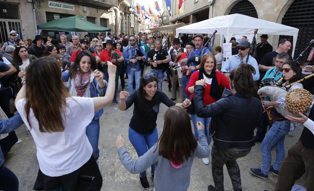 Masiva celebración de la explosión de las tropas napoleónicas de la villa.