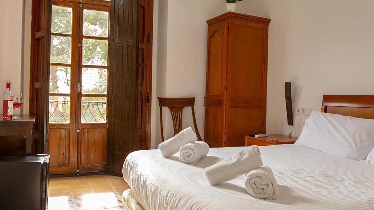 Habitación en el hotel rural de Vera de Estenas.