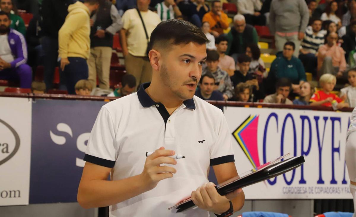 Emanuel Santoro, durante un encuentro.