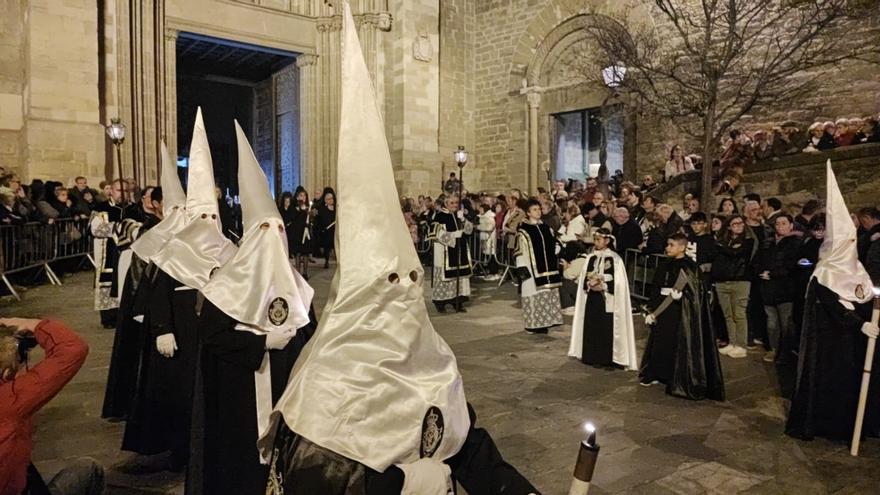 La processó de Divendres Sant aixeca una gran expectació al centre de Manresa