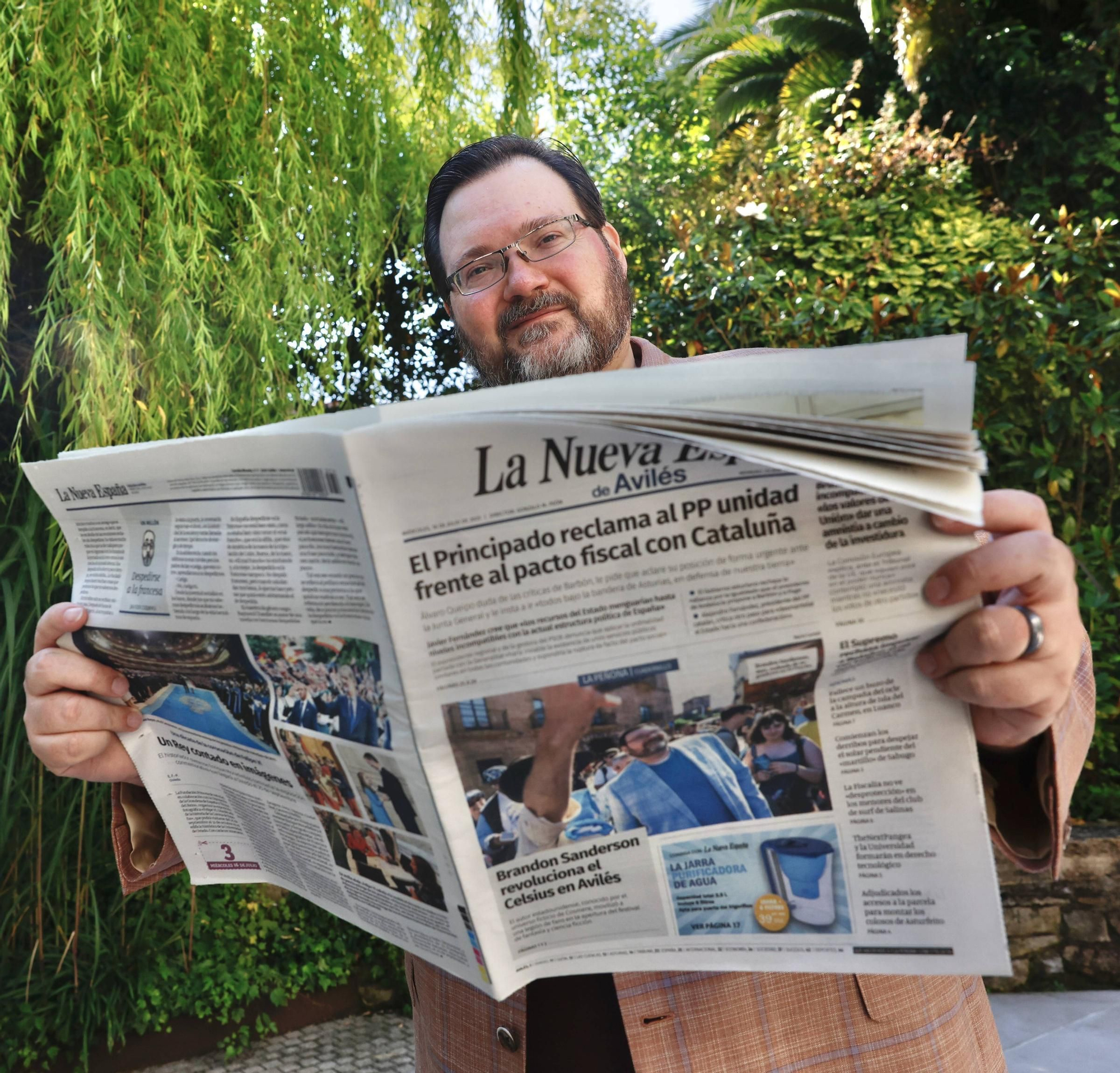 EN IMÁGENES: Brandon Sanderson desata la locura en su segundo día en Avilés