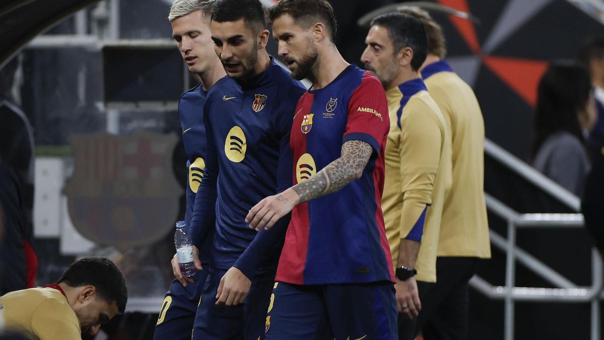 Íñigo Martínez sustituido por Araujo por un problema muscular