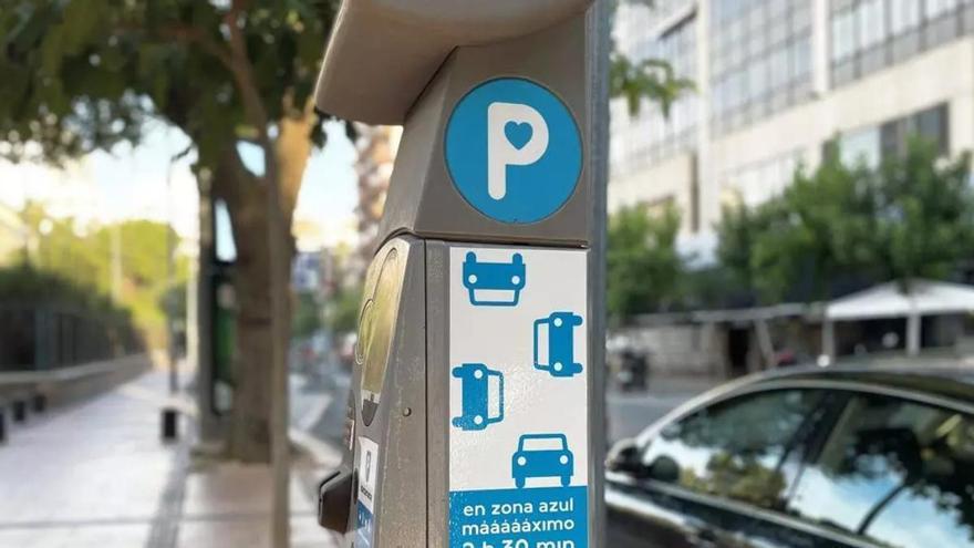 Parquímetros por la noche a partir de las 21.00 y también los domingos: se aprueba el inesperado cambio a la hora de aparcar en zona azul en Madrid