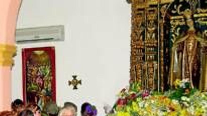 Ofrenda floral a la Virgen del Carmen en Villarrubia