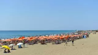 San Bartolomé de Tirajana sube el precio de las hamacas y las sombrillas de las playas tras 25 años sin actualizarlo