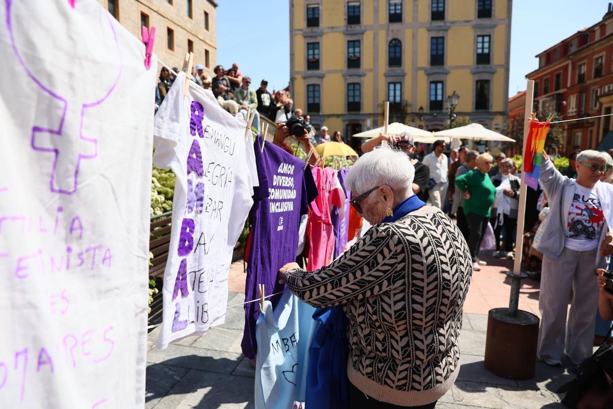 GIJÓN. Plaza del Lavaderu. Acto de homenaje a Rambal por el 50 aniversario de su asesinato GIJÓN. Plaza del Lavaderu. Acto de homenaje a Rambal por el 50 aniversario de su asesinato