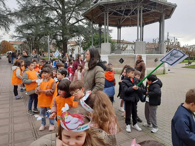 Pola de Siero se vuelca con el Ángel de Javi: más de mil niños en una marcha solidaria
