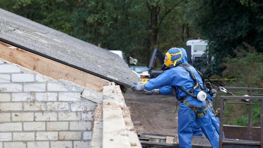 Canarias retirará el amianto de 12 centros educativos este año: otras 18 obras, la mayoría en Tenerife, quedan sin fecha