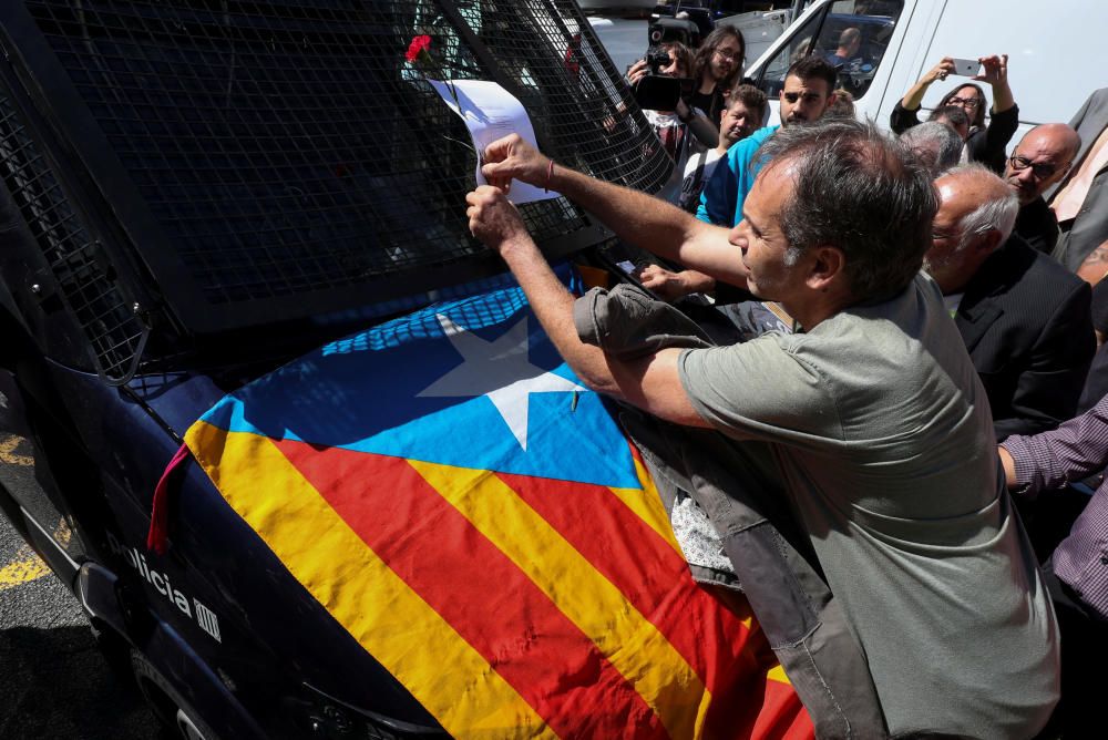 Imatges dels manifestants que han sortit als carrers de Barcelona, ja de tarda.