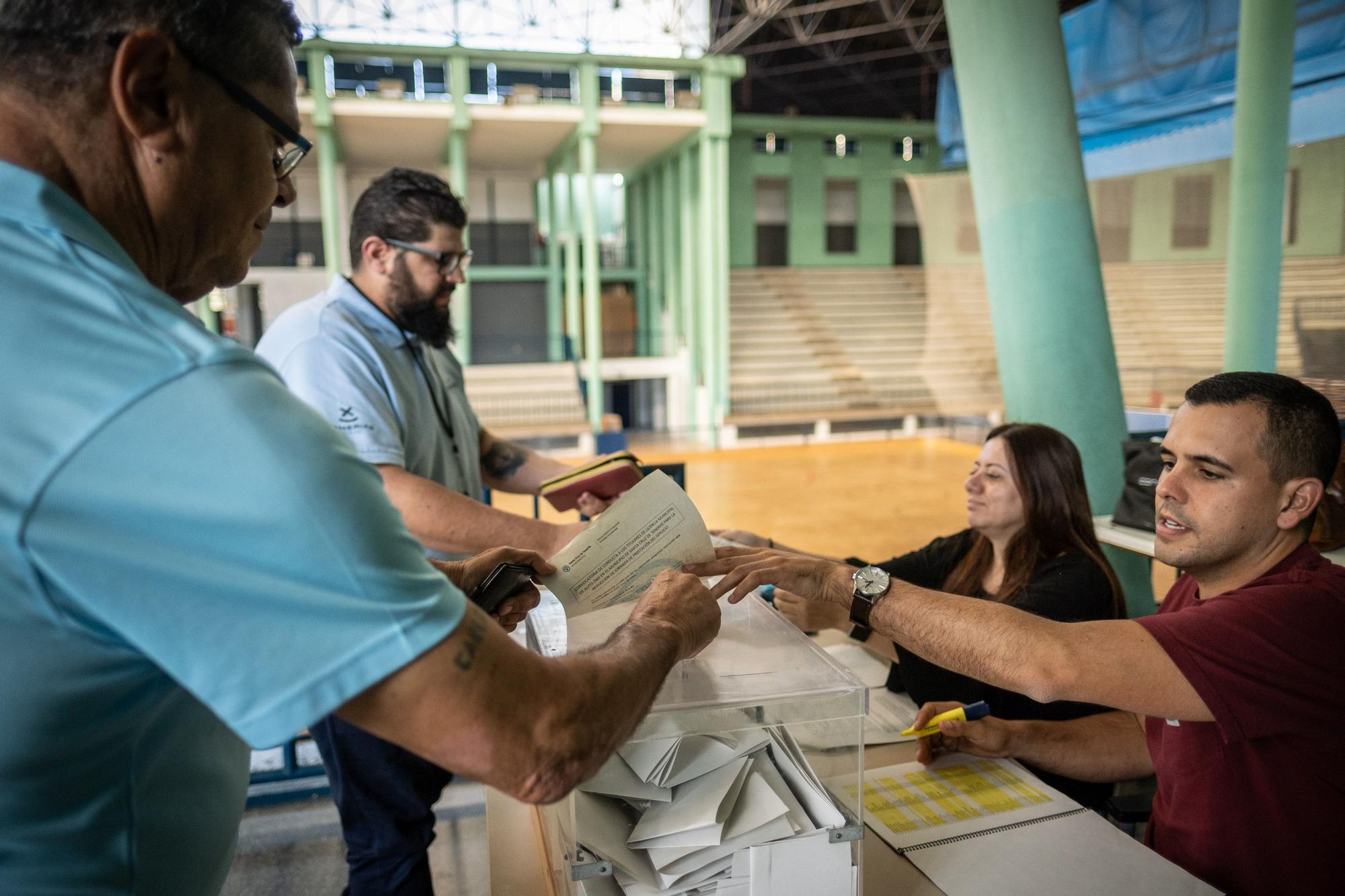 Votaciones de taxistas para decidir la reducción de licencias en Santa Cruz