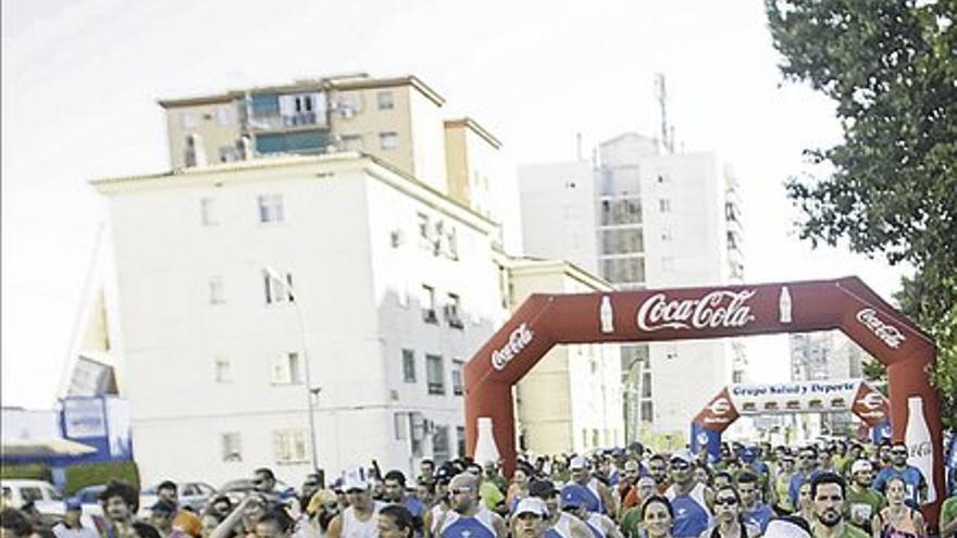 Más de 800 personas participan en la Carrera Contra el Cáncer de Badajoz -  La Crónica de Badajoz