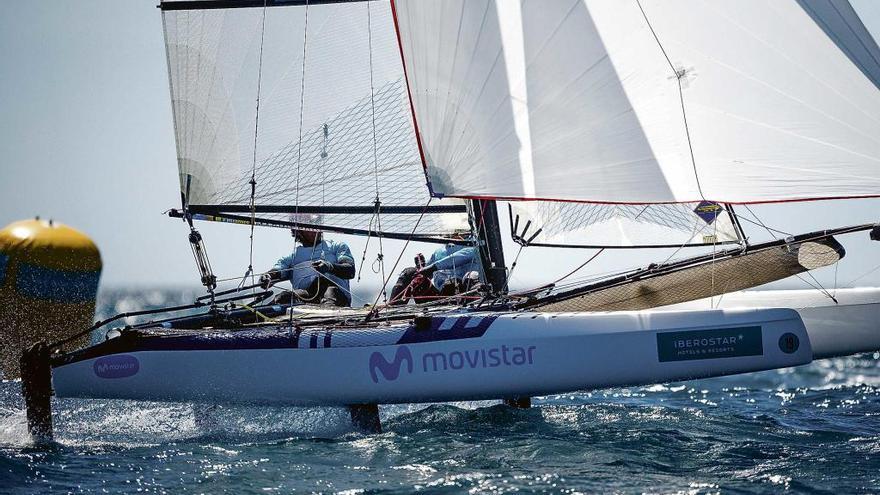 El equipo español formado por Iker Martínez y Olga Maslivets completaron una jornada con dos segundos y un tercer puerto.