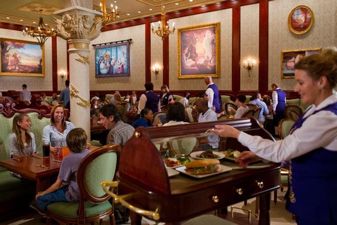 Restaurante 'Be Our Guest' inspirado en 'La Bella y La Bestia' en el Magic Kingdom