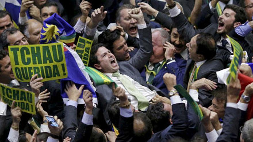 Detractores de Rousseff celebran la decisión del Congreso