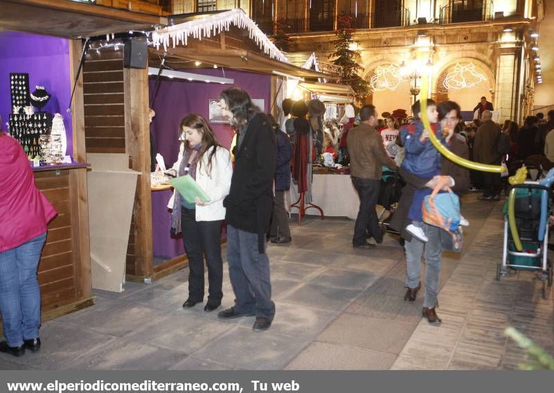 GALERÍA DE FOTOS -- Villancicos en el Mercat de Nadal