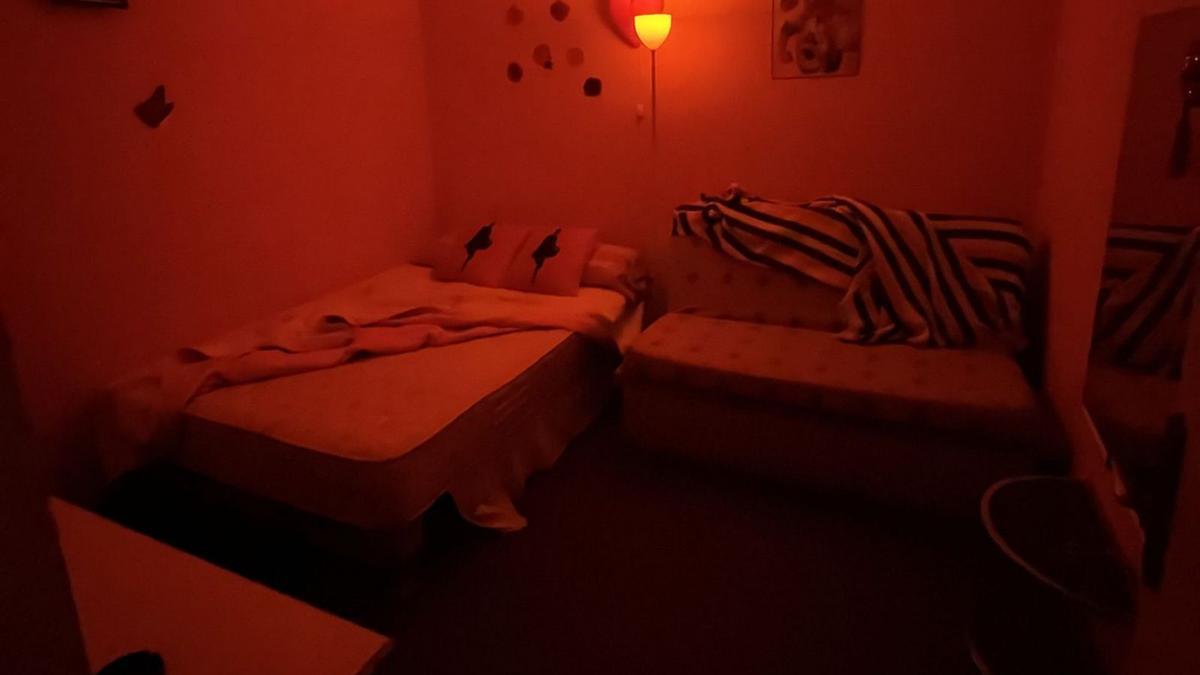 Una de las habitaciones donde estas mujeres chinas eran forzadas a prostituirse.