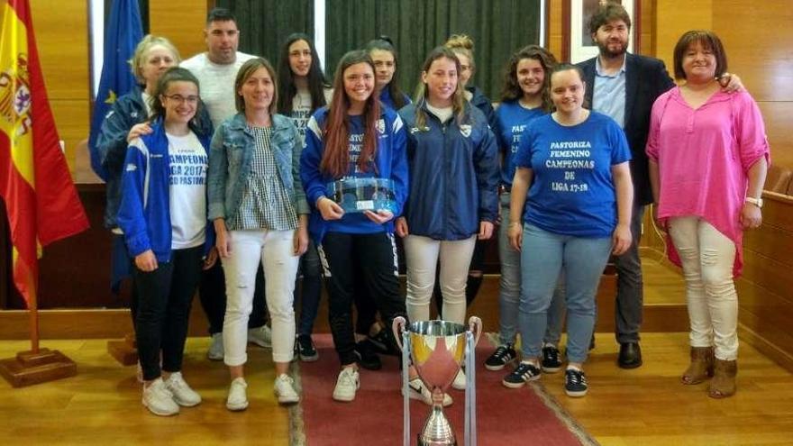 Arteixo felicita a las jugadoras del Pastoriza por lograr el ascenso