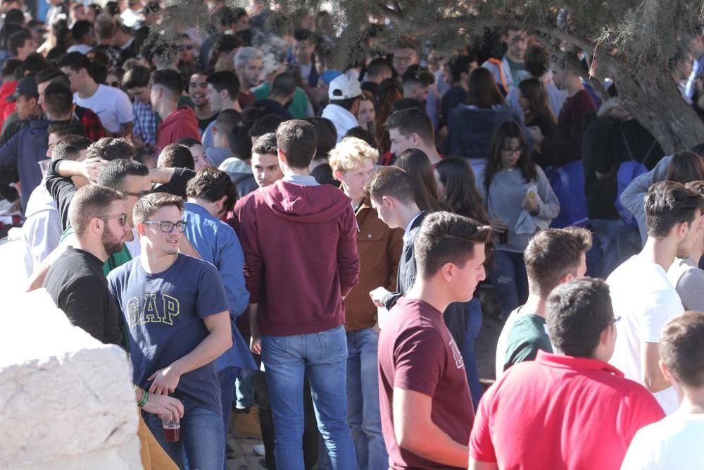 Centenares de estudiantes en la bienvenida de la UPCT