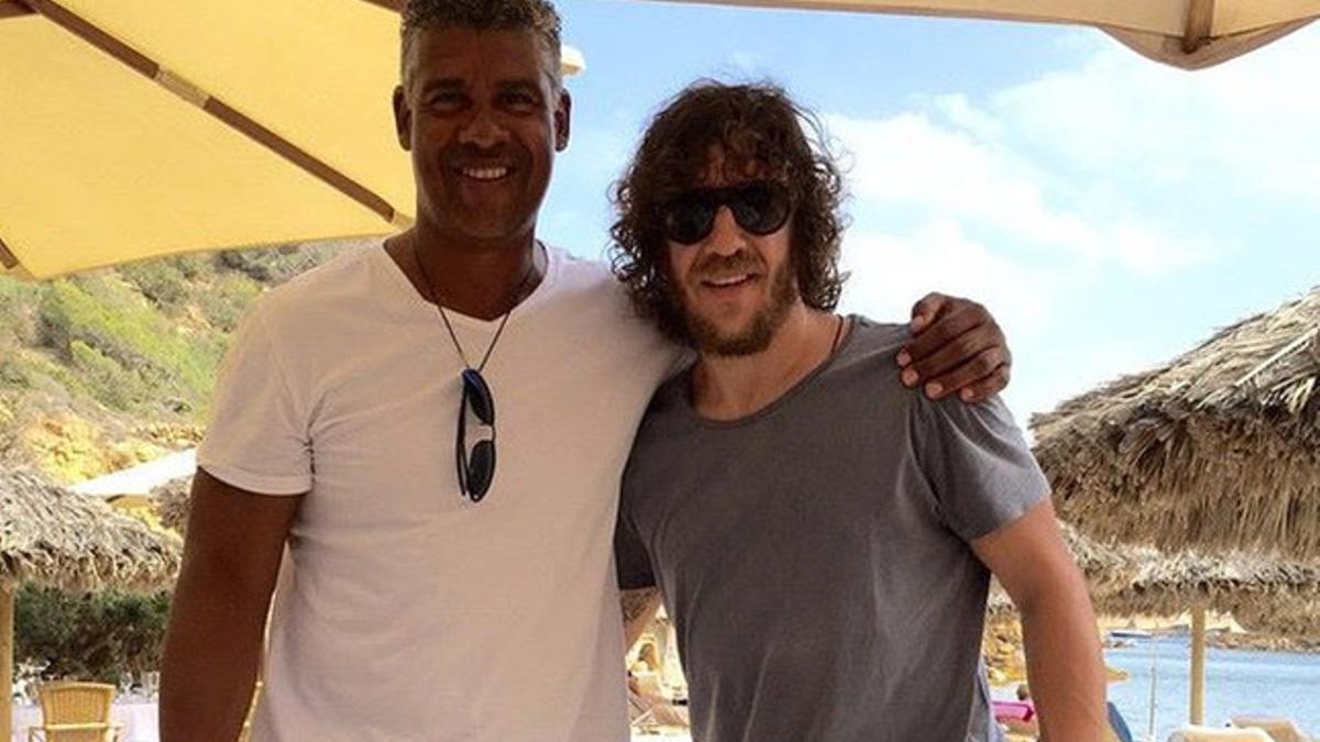 Carles Puyol y Frank Rijkaard compartieron una charla en Ibiza