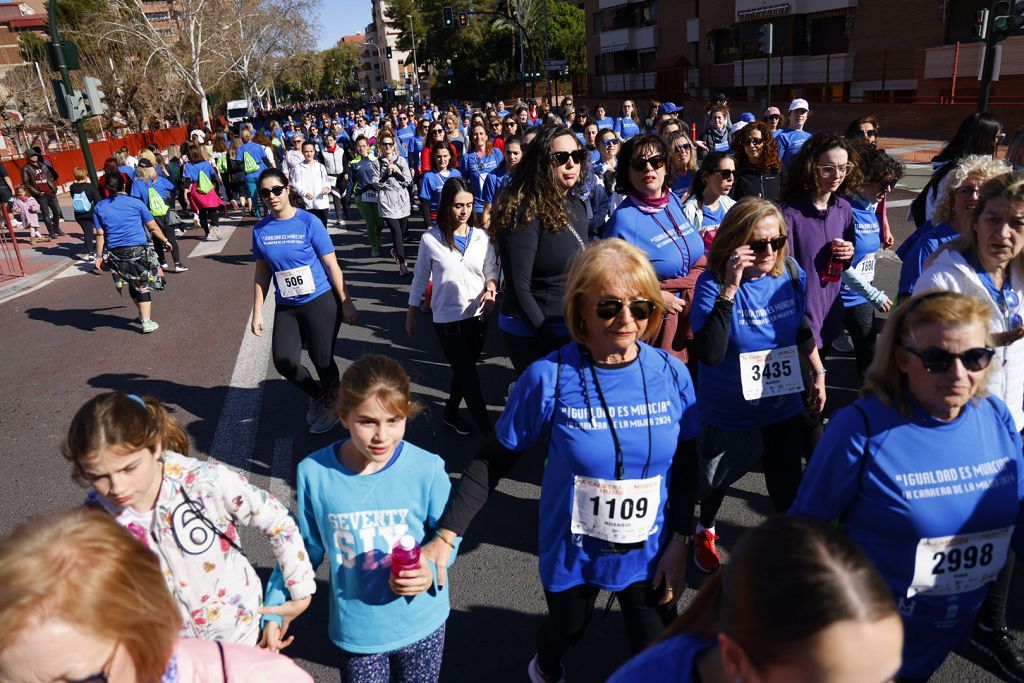 Imágenes del recorrido de la Carrera de la Mujer: avenida Pío Baroja y puente del Reina Sofía (II)