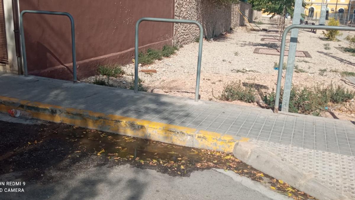 Vertido de aguas fecales en la calle Vizconde de Bétera